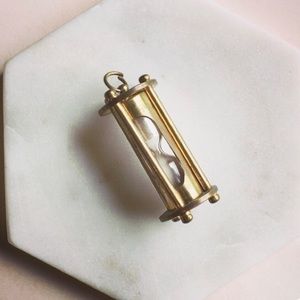 Hourglass pendant